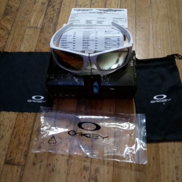 Oakley Fuel Cell sunglasses - Picture 3 of 5